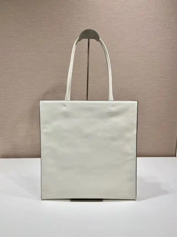 Bagsoffer PRADA Leather tote bag