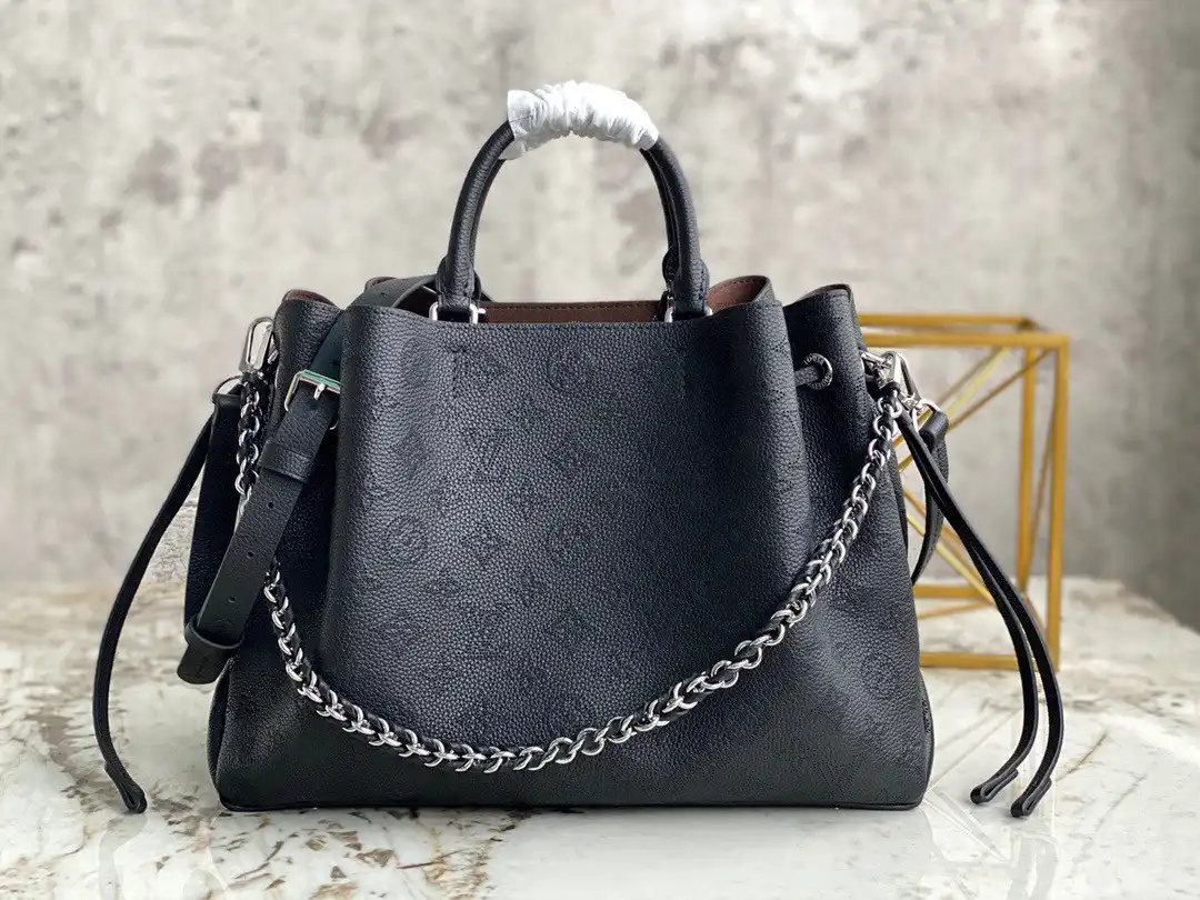 First bag ru LOUIS VUITTON BELLA TOTE