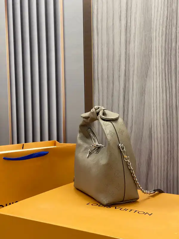 First bag ru LOUIS VUITTON WHY KNOT PM