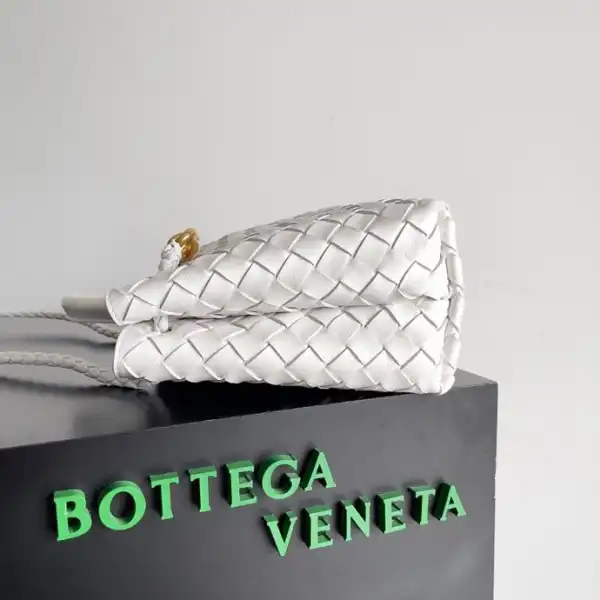 First bag ru BOTTEGA VENETA MEDIUM ANDIAMO