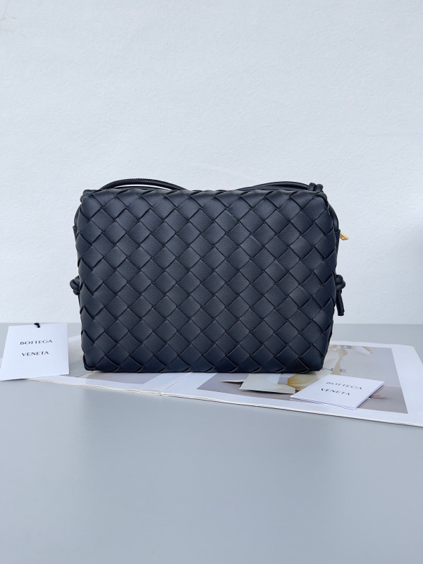 HOT SALE BOTTEGA VENETA Small Loop Camera Bag