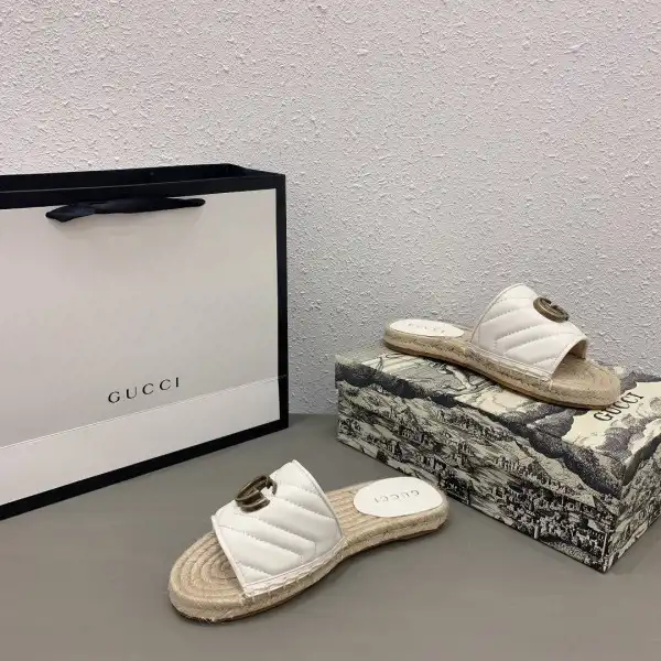 Bagsoffer GUCCI Leather espadrille sandal