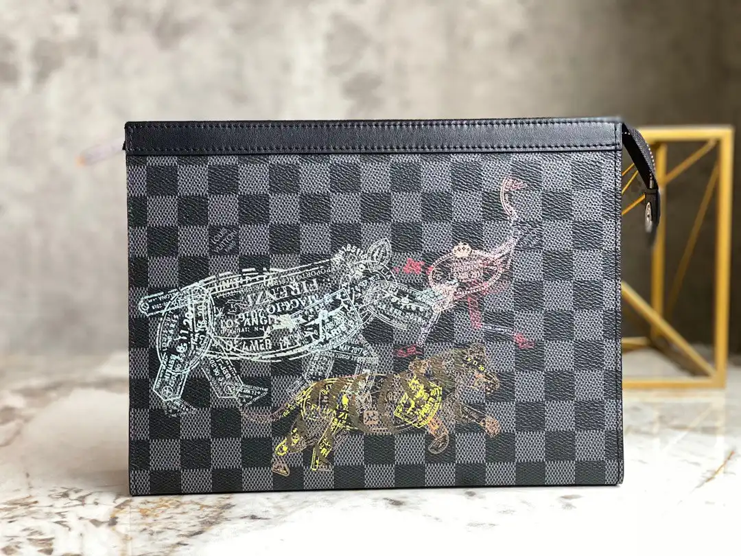 LOUIS VUITTON POCHETTE VOYAGE