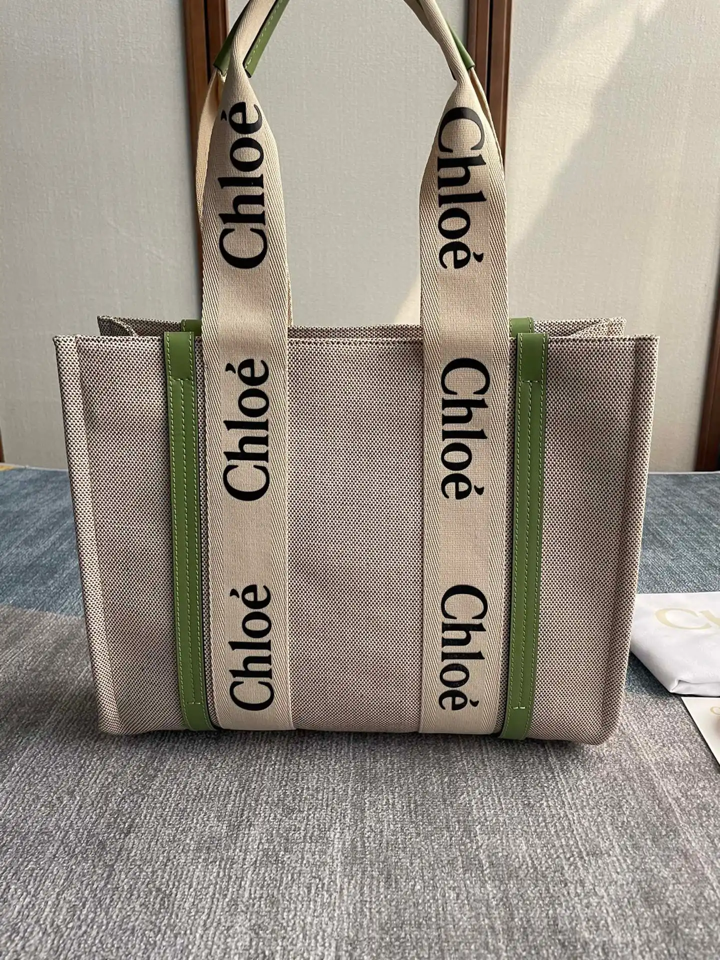 CHLOÉ MEDIUM WOODY TOTE BAG