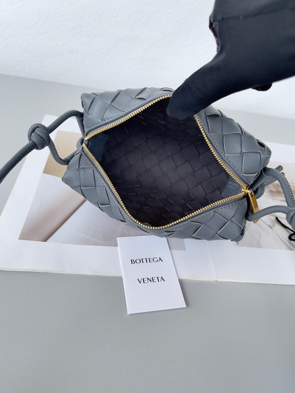 HOT SALE BOTTEGA VENETA Mini Loop Camera Bag