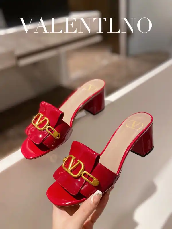 Frstbag ru VALENTINO VLOGO SIGNATURE SLIDE SANDAL