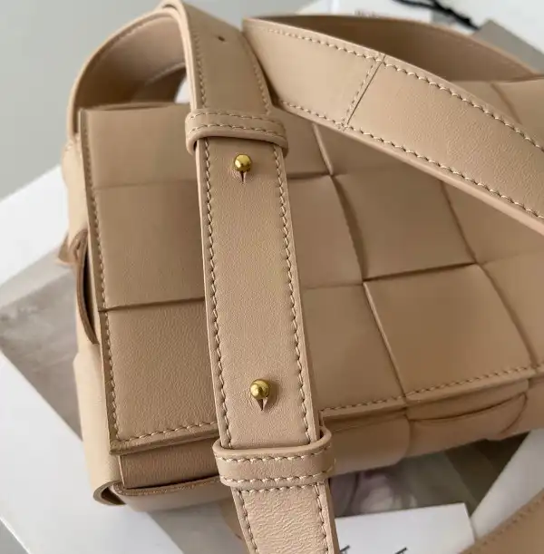 BOTTEGA VENETA CASSETTE