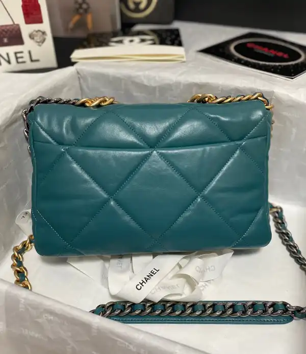 CHANEL 19 FLAP BAG