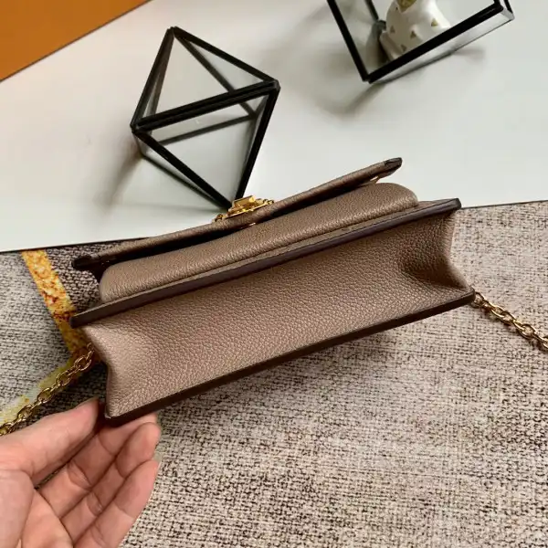 Aaa replica bags LOUIS VUITTON VAVIN CHAIN WALLET