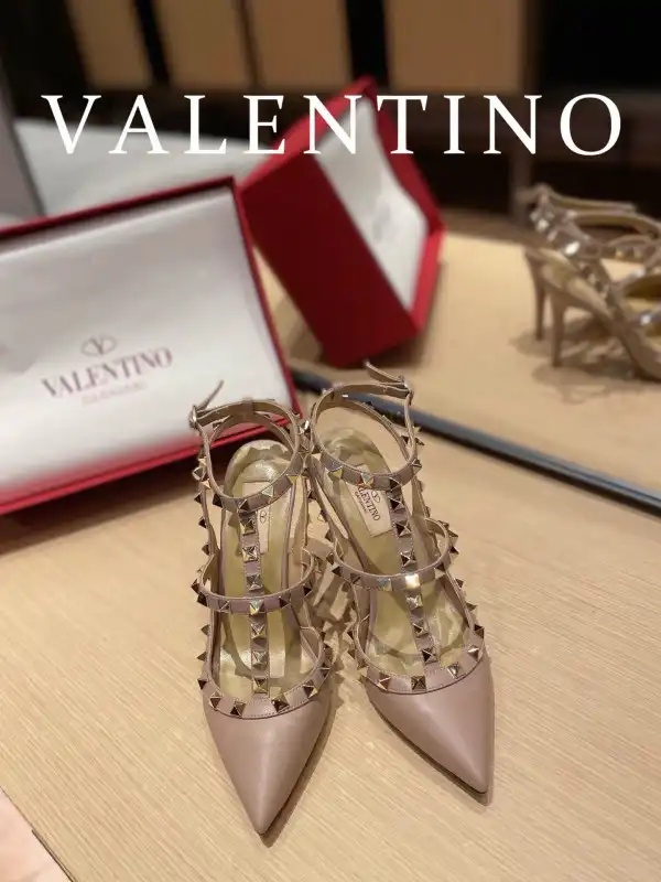 Frstbag ru VALENTINO ROCKSTUD SANDAL