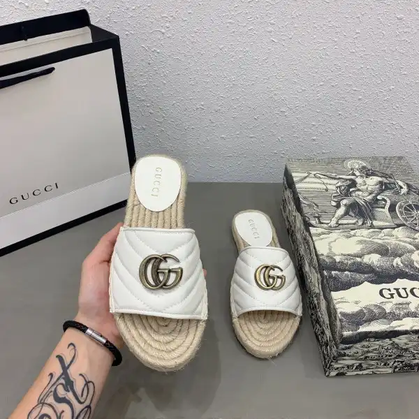 Bagsoffer GUCCI Leather espadrille sandal