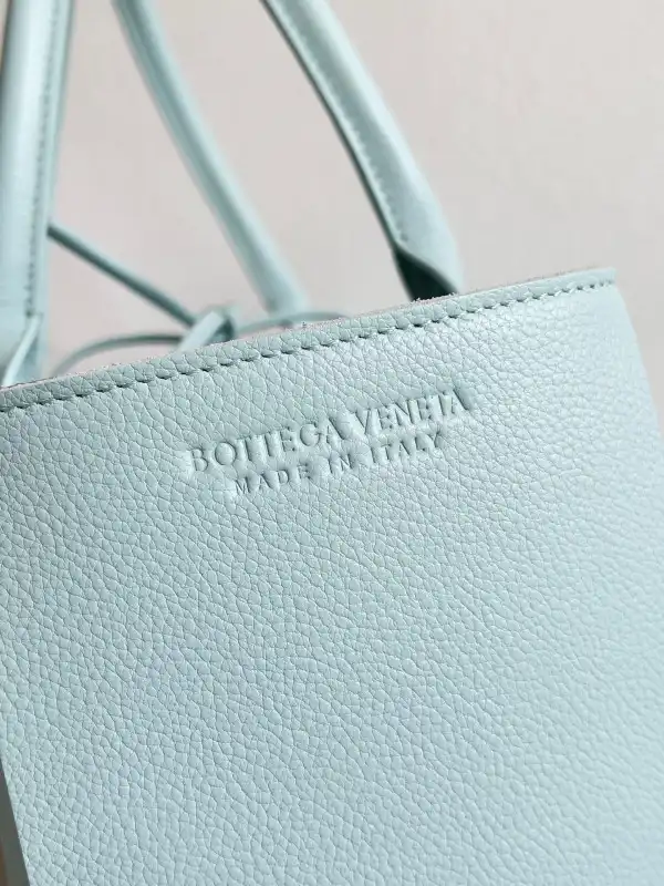 BOTTEGA VENETA ARCO MEDIUM TOTE