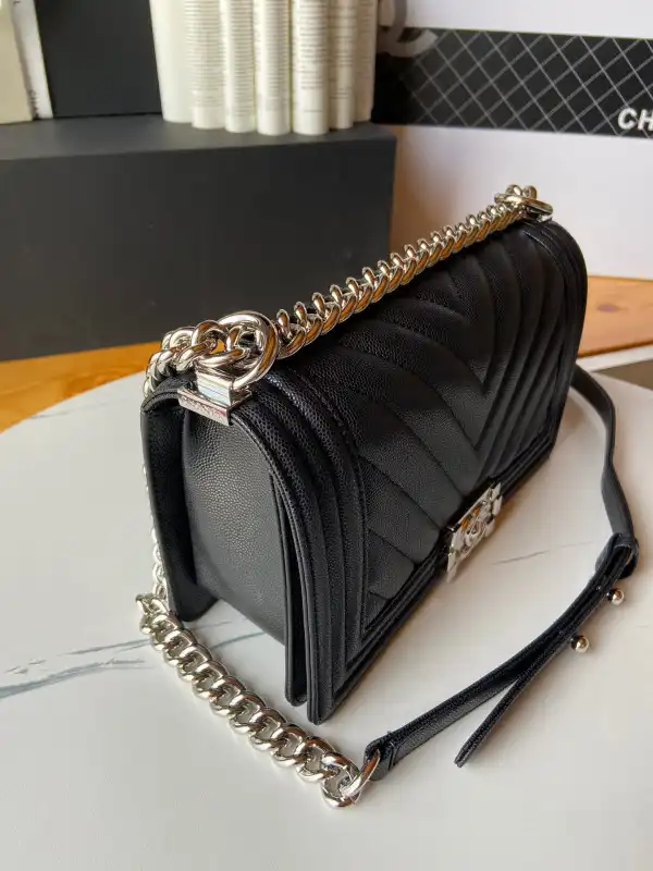 CHANEL BOY BAG 20CM 25CM