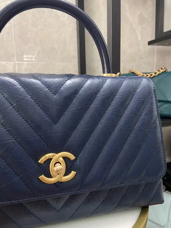 First bag ru CHANEL COCO HANDLE BAG