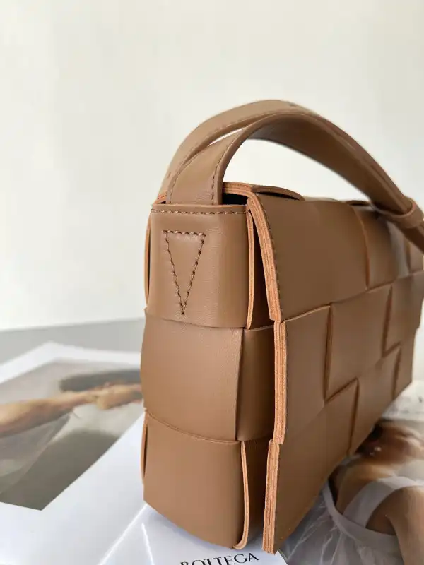 BOTTEGA VENETA CASSETTE