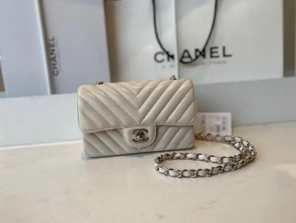 CHANEL FLAP BAG LAMBSKIN 20CM