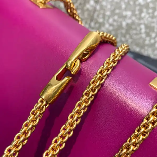 Bagsoffer VALENTINO ONE STUD BAG WITH CHAIN