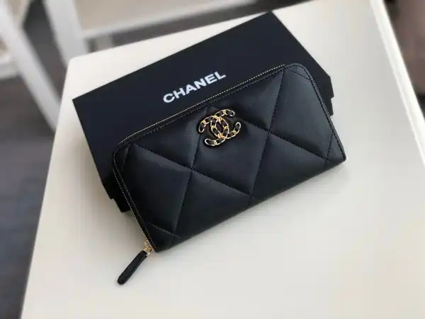 First bag ru CHANEL 19 ZIPPED WALLET