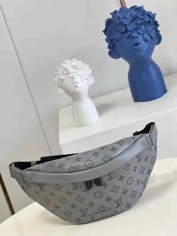 Affordable LOUIS VUITTON DISCOVERY BUMBAG