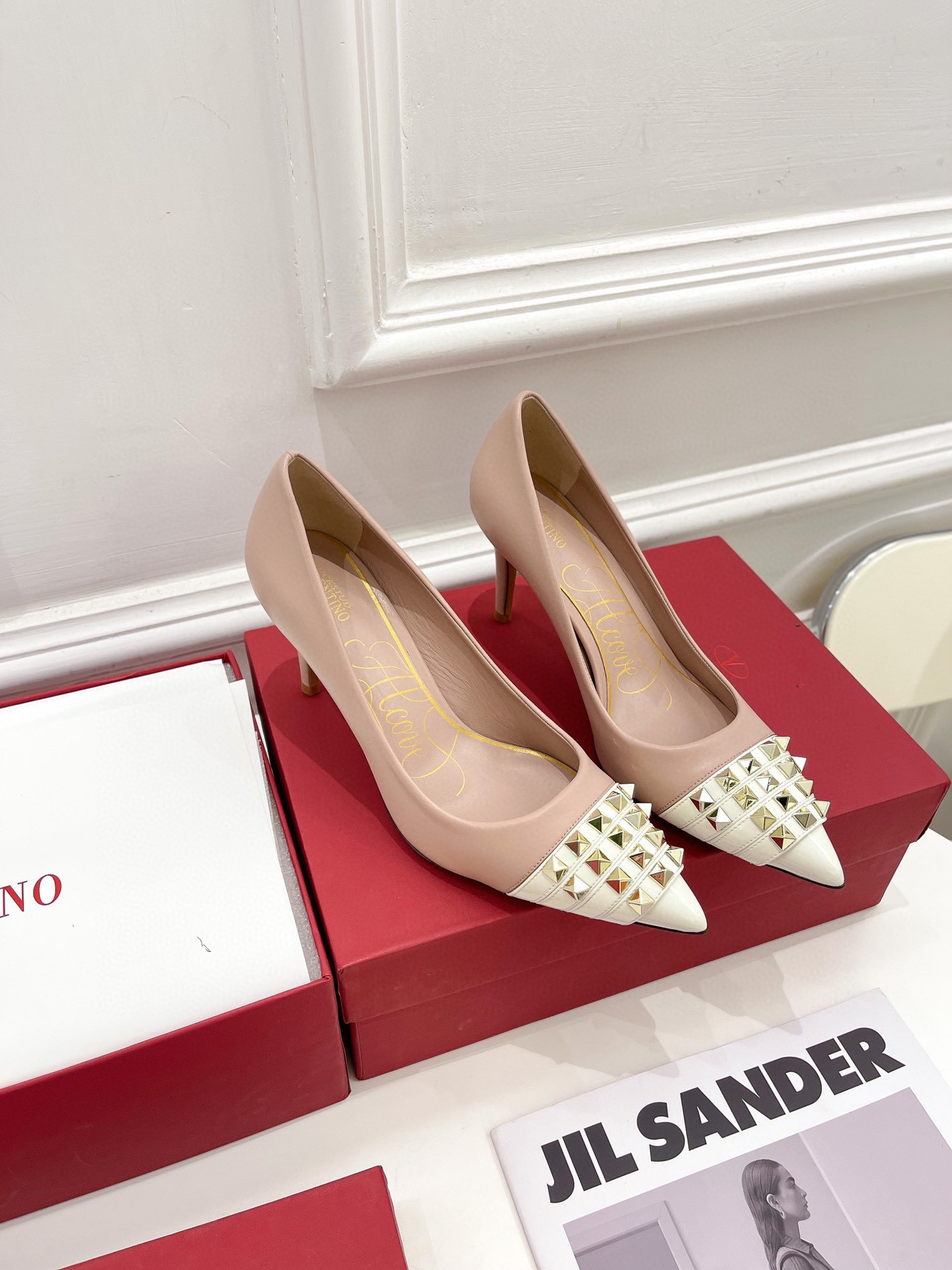 [FREE SHIPPING] VALENTINO ROCKSTUD ALCOVE KIDSKIN AND PATENT-LEATHER PUMP