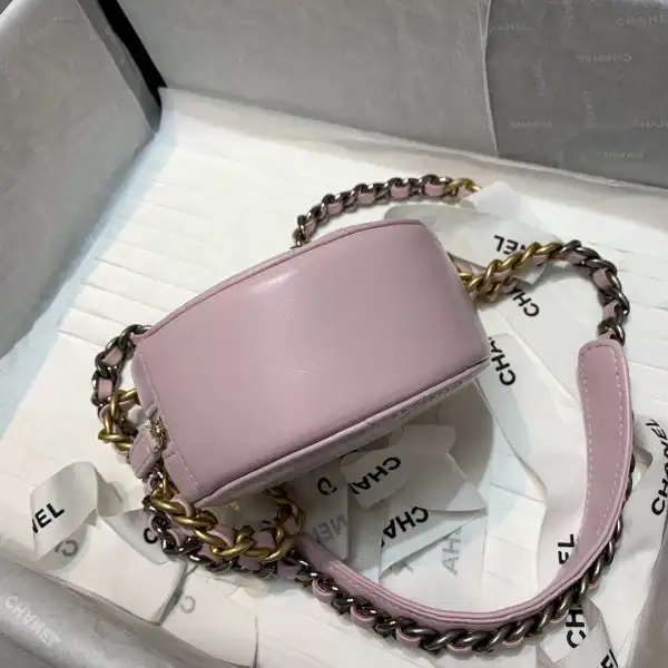 First bag ru CHANEL 19 CHANELUTCH WITH CHAIN