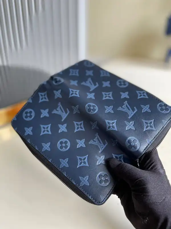 LOUIS VUITTON ZIPPY WALLET