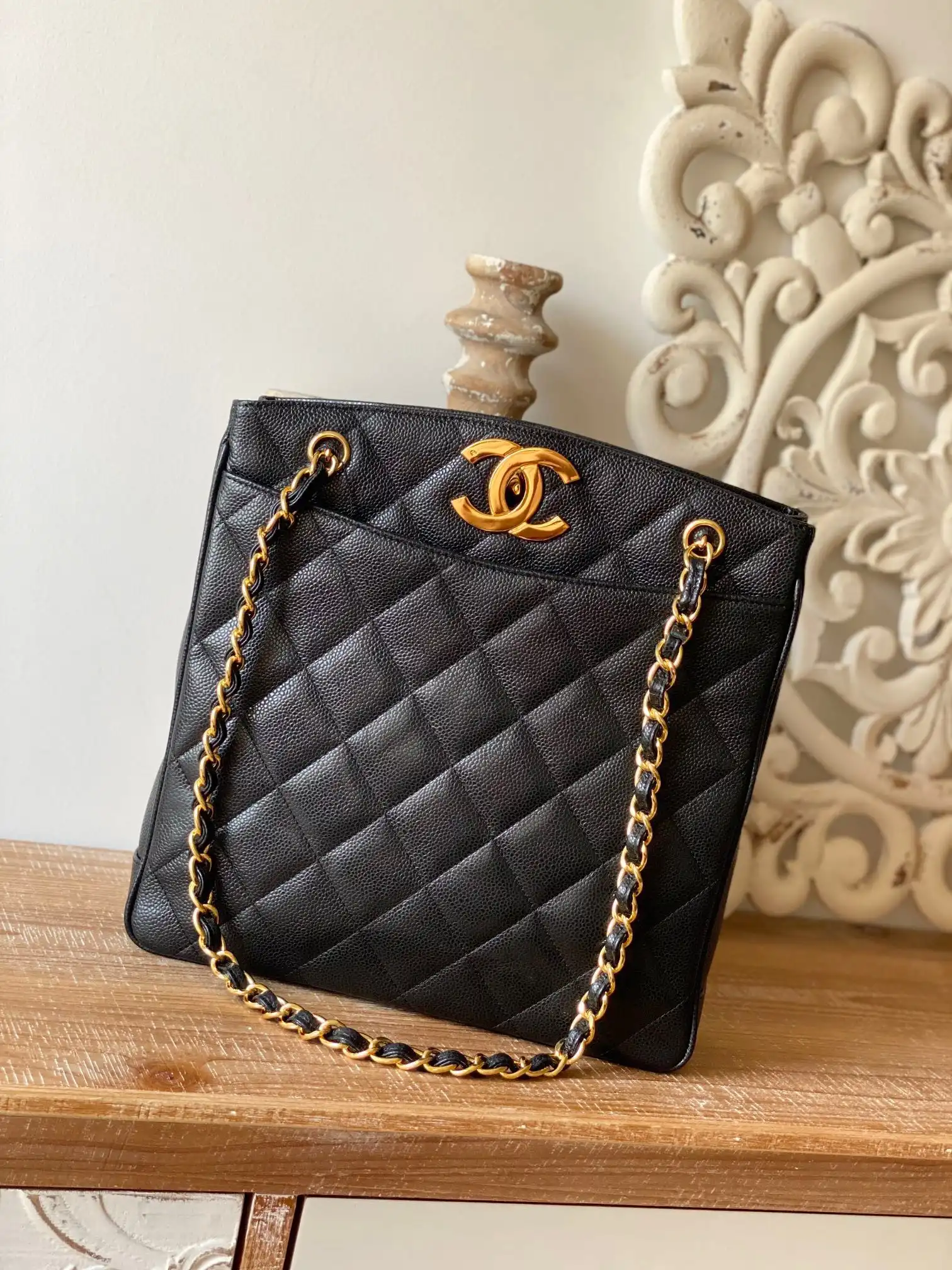 CHANEL VINTAGE TOTE