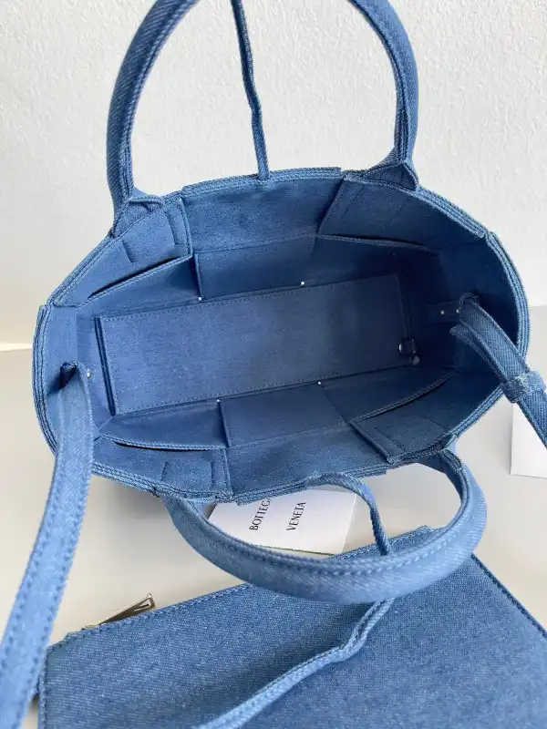 BOTTEGA VENETA ARCO MINI TOTE