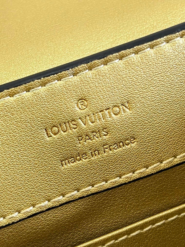 HOT SALE LOUIS VUITTON CAPUCINES MINI