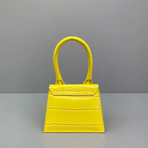 First Bag Ru JACQUEMUS Le Chiquito Mini Bag