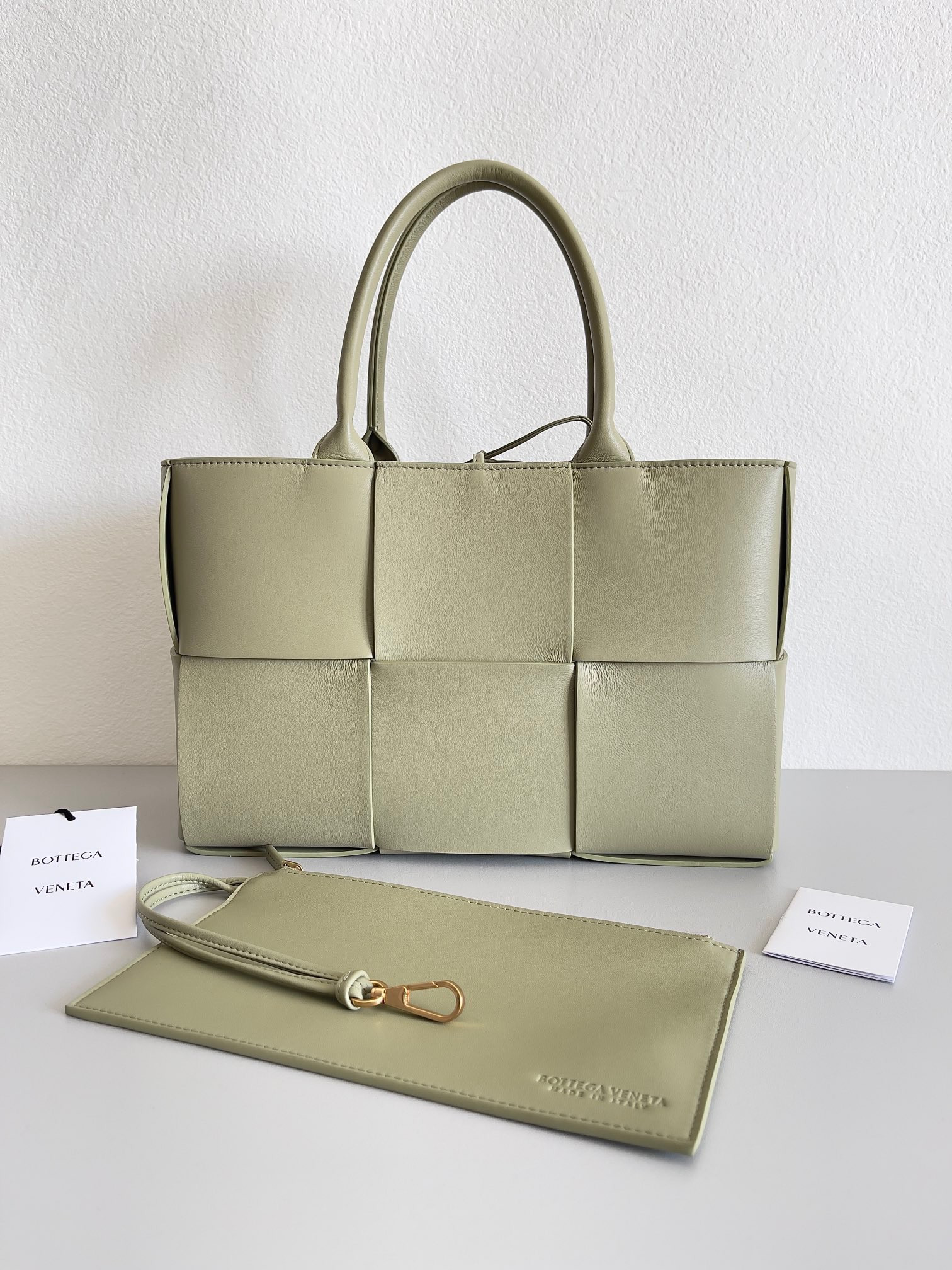 HOT SALE BOTTEGA VENETA Small Arco Tote Bag