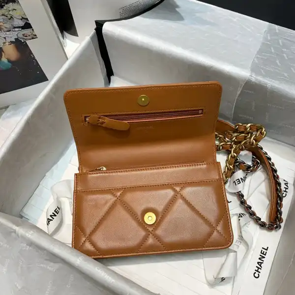 CHANEL19 WALLET ON CHAIN