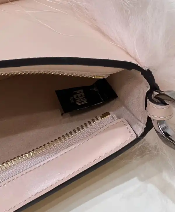 Yupoo bagsoffer FENDI O’Lock Swing