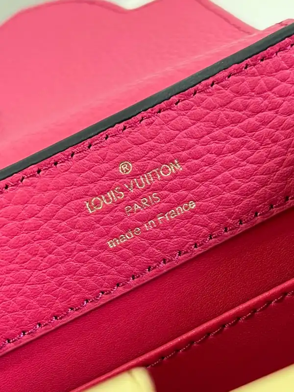 First bag ru LOUIS VUITTON CAPUCINES MINI