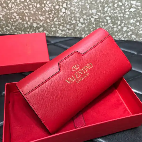 Yupoo bagsoffer VALENTINO ROCKSTUD WALLET