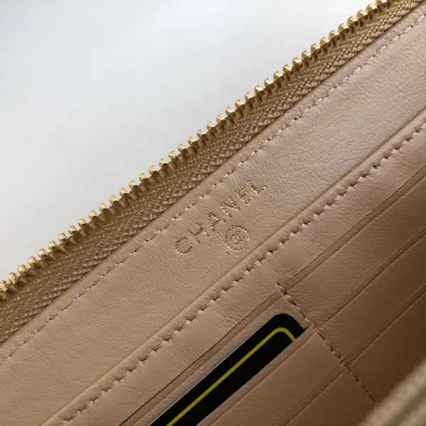 CHANEL 19 ZIPPED WALLET