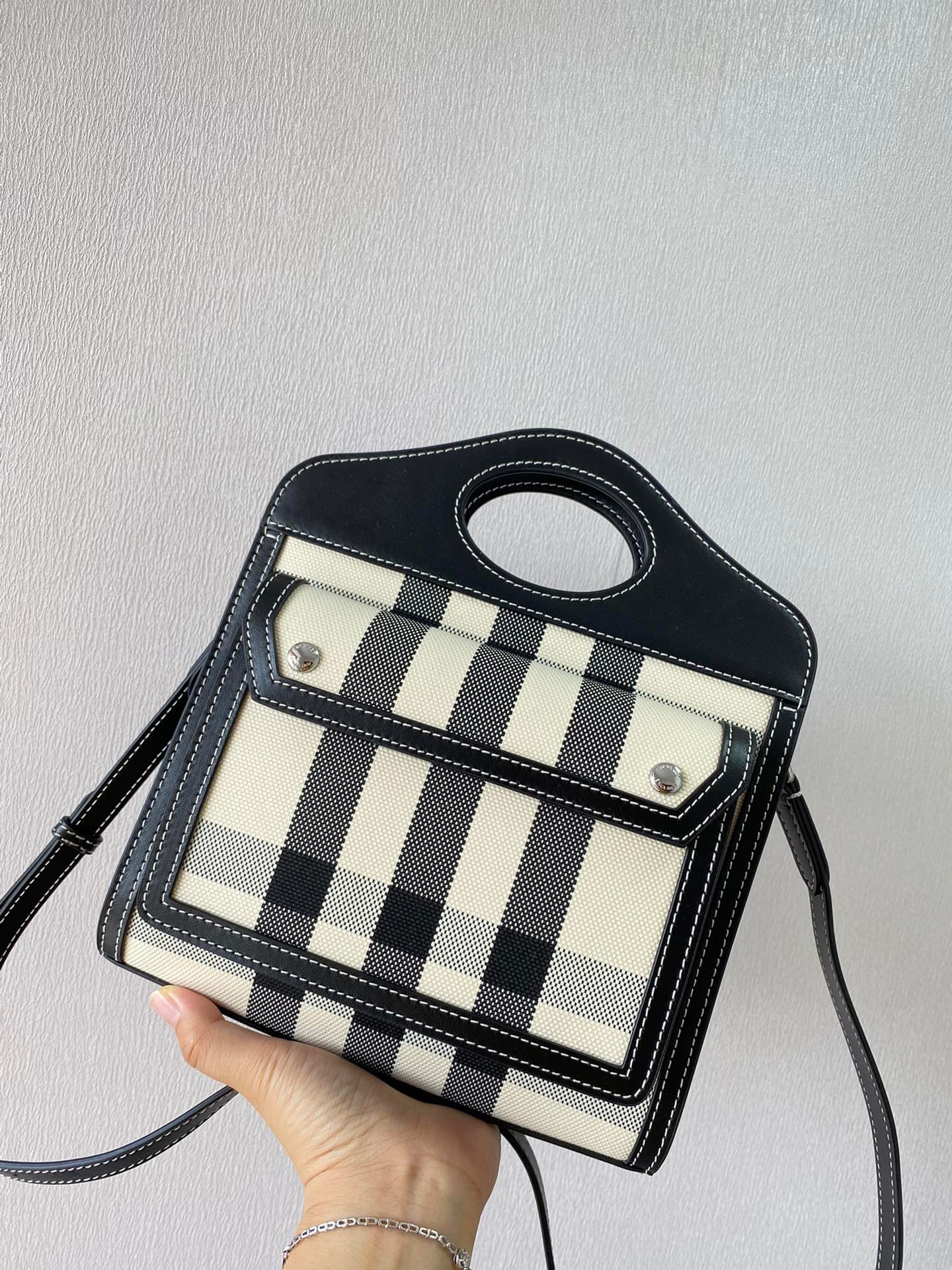 HOT SALE BURBERRY Pocket Bag