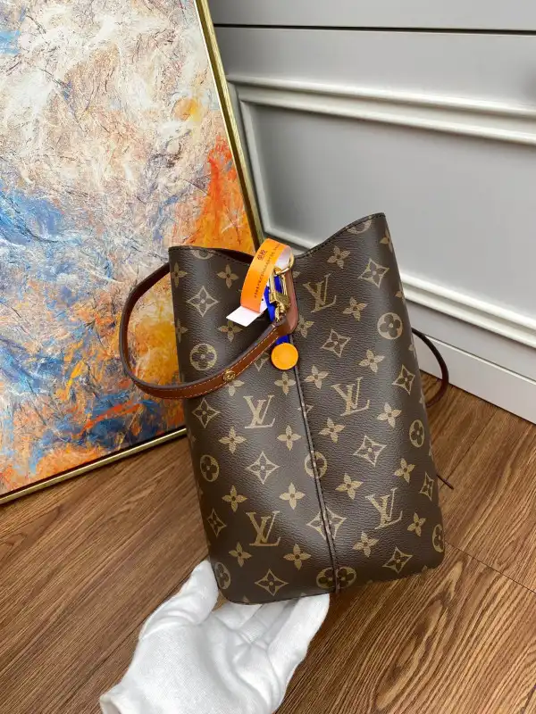 LOUIS VUITTON NÉONOÉ