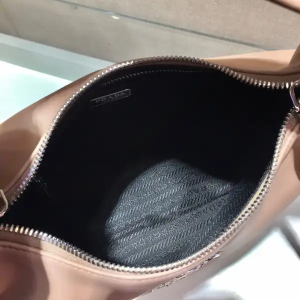 Bagsoffer Prada hobo bag