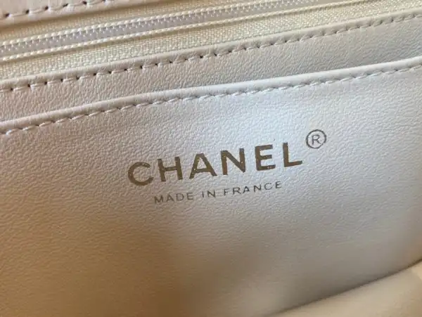 CHANEL FLAP BAG LAMBSKIN 20CM