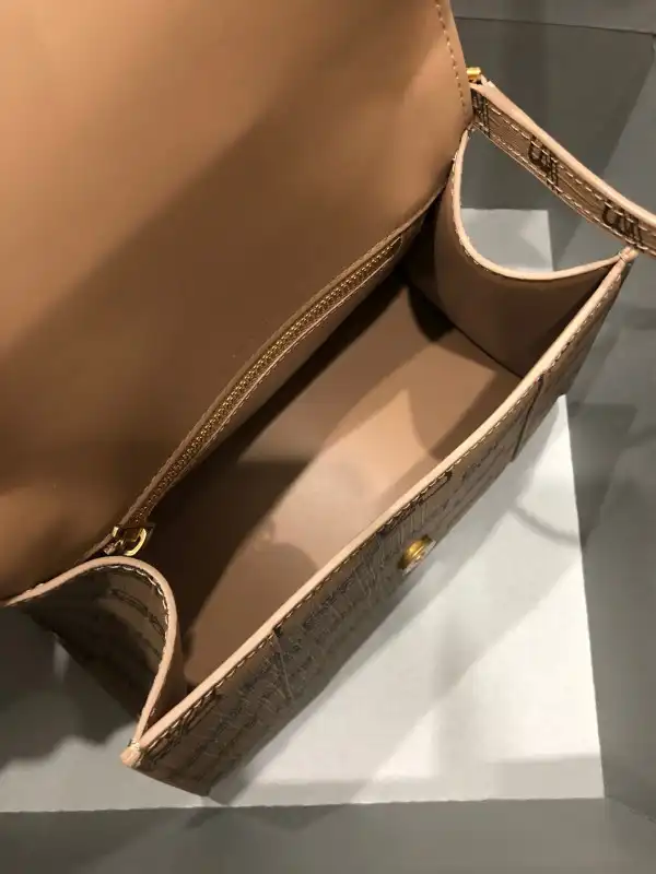 Bagsoffer BALENCIAGA HOURGLASS