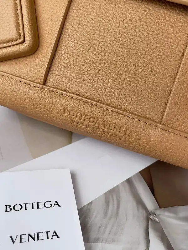 Frstbag ru BOTTEGA VENETA ARCO