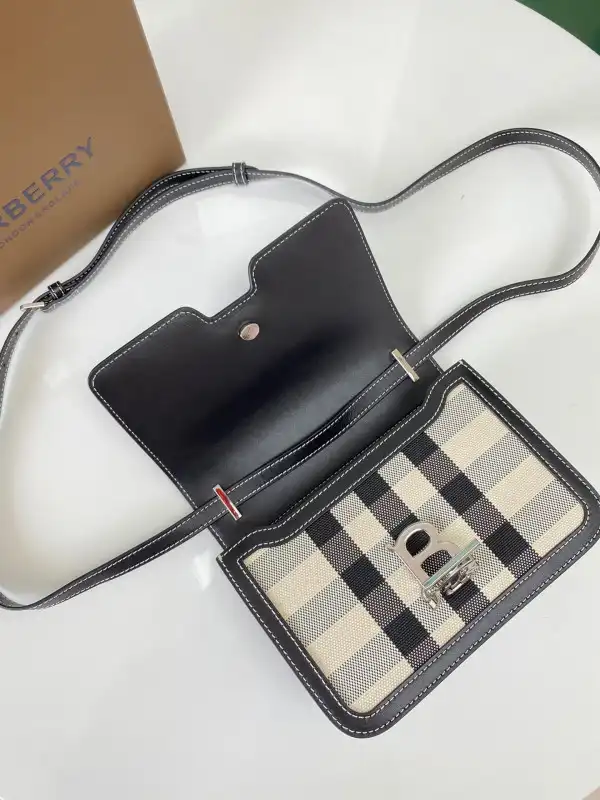 Yupoo bagsoffer BURBERRY SMALL TB BAG