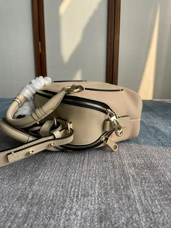 First Bag Ru CHLOÉ SMALL DARIA BAG