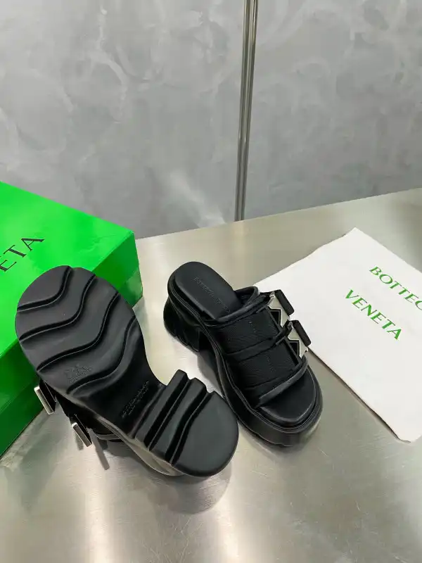 BOTTEGA VENETA Flash