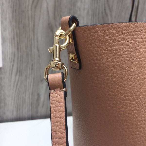 HOT SALE VALENTINO MEDIUM GRAIN CALFSKIN LEATHER ROCKSTUD BAG