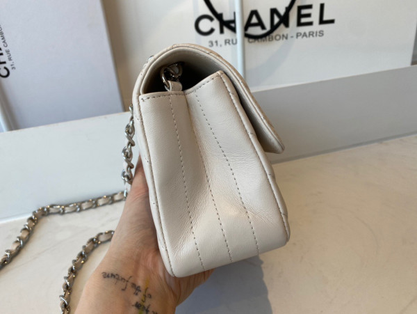 CL FLAP BAG LAMBSKIN 20CM