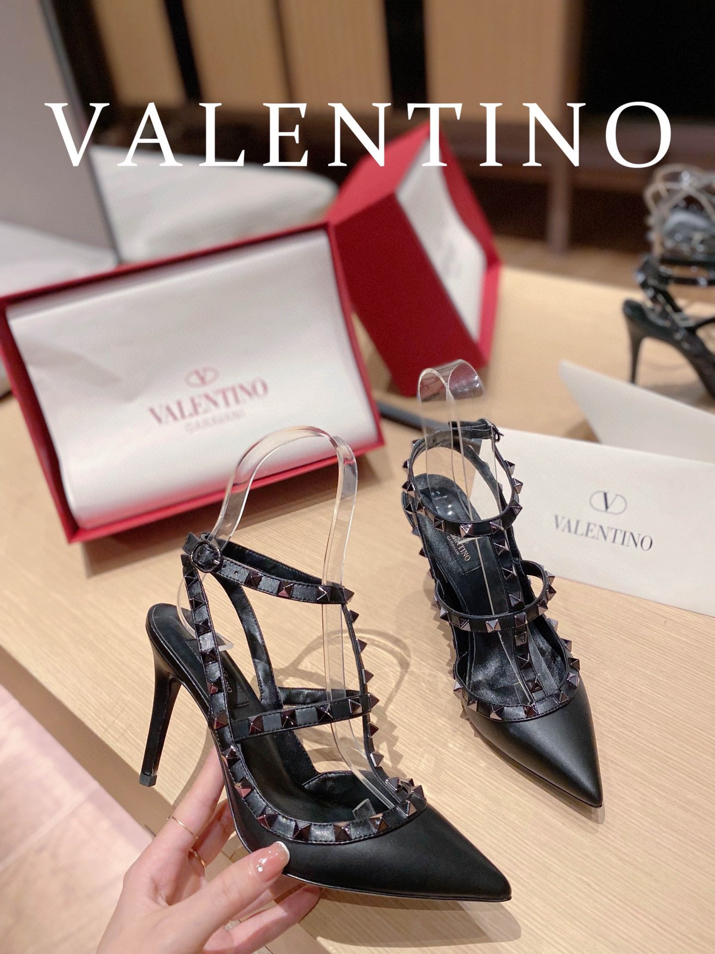 HOT SALE VALENTINO ROCKSTUD SANDAL