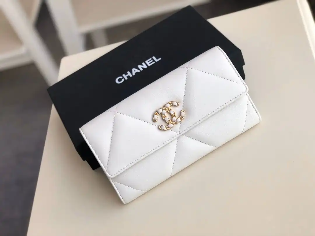 First Bag Ru CHANEL 19 LONG FLAP WALLET