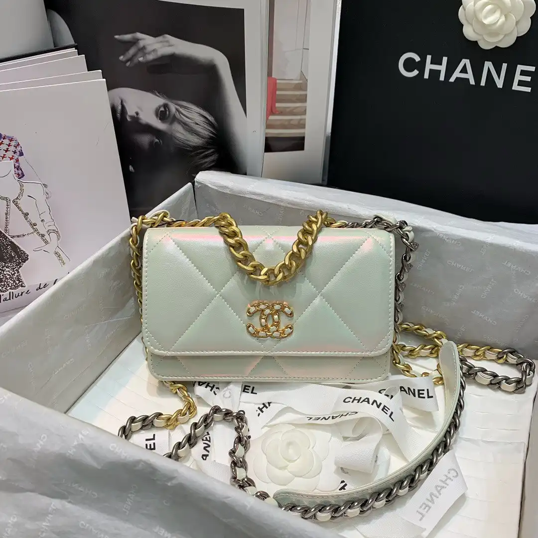 Frstbag ru CHANEL19 WALLET ON CHAIN